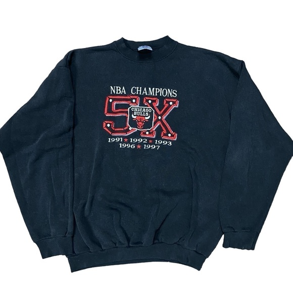 VTG 90’s LOGO 7 Chicago Bulls NBA Champions 5X Black Sweatshirt Size Large